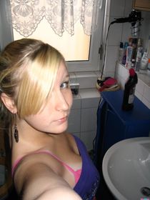 Natalia Rossi gets drunk